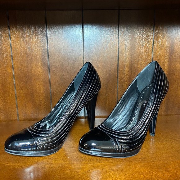 BCBGirls Leather Upper Textured High Heels Shoes Cordovan  Size 7.5 Black - Picture 4 of 8